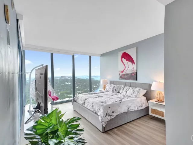 2-bedroom condo for sale in Miami - 601 NE 36th St 2703 - MondialRealty