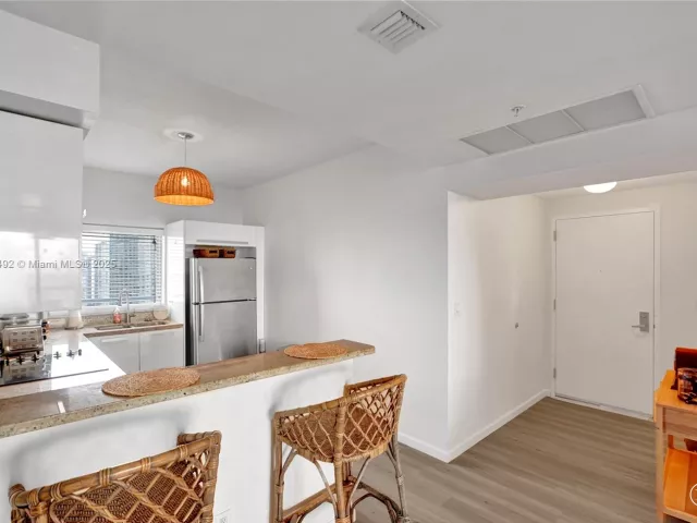 2-bedroom condo for sale in Miami - 601 NE 36th St 2703 - MondialRealty
