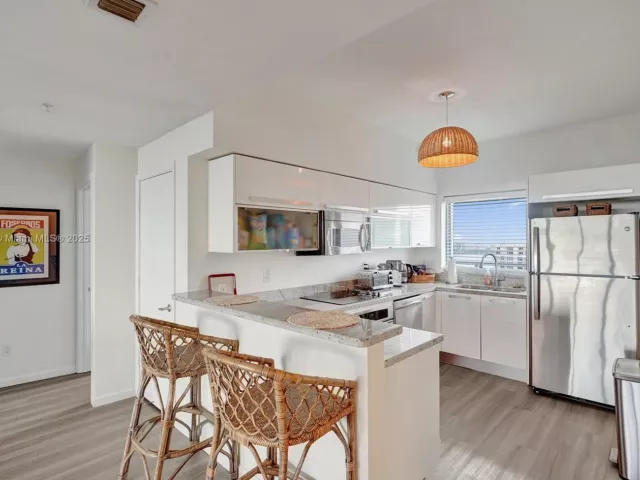 2-bedroom condo for sale in Miami - 601 NE 36th St 2703 - MondialRealty