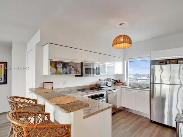 2-bedroom condo for sale in Miami - 601 NE 36th St 2703 - MondialRealty