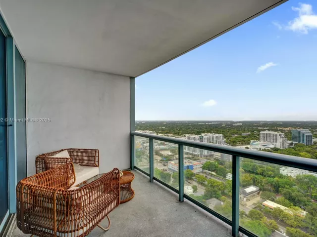 2-bedroom condo for sale in Miami - 601 NE 36th St 2703 - MondialRealty