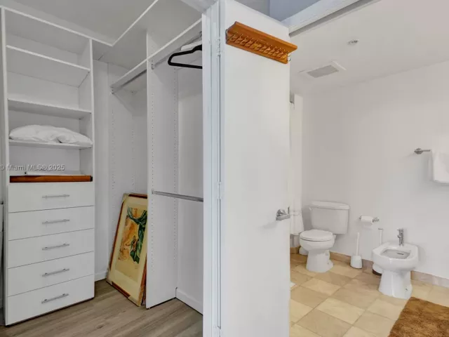 2-bedroom condo for sale in Miami - 601 NE 36th St 2703 - MondialRealty