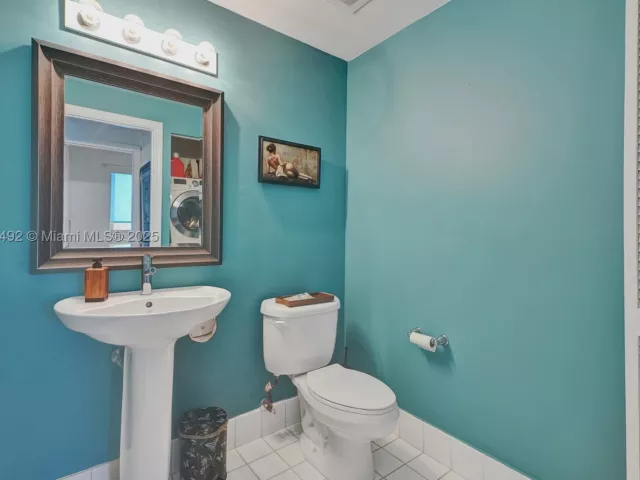 2-bedroom condo for sale in Miami - 601 NE 36th St 2703 - MondialRealty
