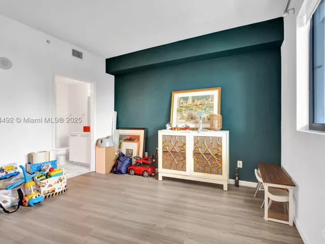 2-bedroom condo for sale in Miami - 601 NE 36th St 2703 - MondialRealty