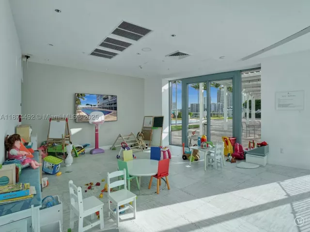 2-bedroom condo for sale in Miami - 601 NE 36th St 2703 - MondialRealty
