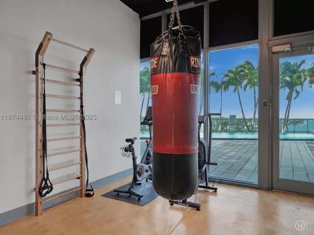 2-bedroom condo for sale in Miami - 601 NE 36th St 2703 - MondialRealty