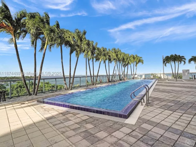 2-bedroom condo for sale in Miami - 601 NE 36th St 2703 - MondialRealty