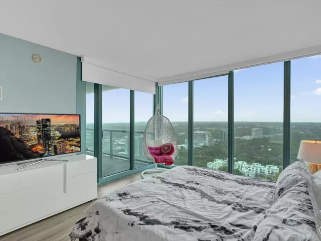 2-bedroom condo for sale in Miami - 601 NE 36th St 2703 - MondialRealty