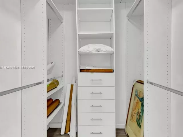 2-bedroom condo for sale in Miami - 601 NE 36th St 2703 - MondialRealty