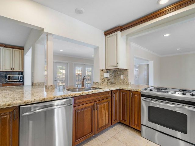 Home for sale at 1525 SE 6th Street - photo 6514889