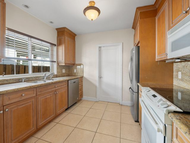 Home for sale at 712 SE 11th Court - photo 6514850