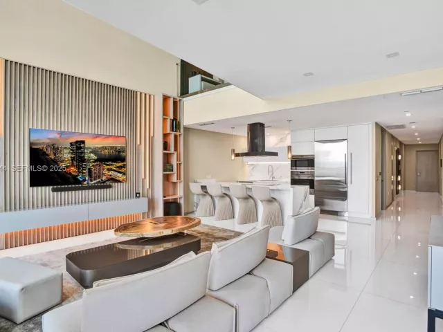 3-bedroom condo for rent in Miami - 1100 Biscayne Blvd 6303 - MondialRealty