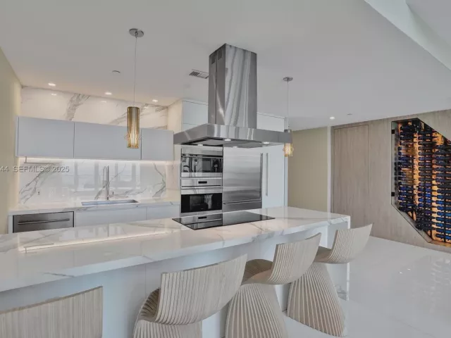 3-bedroom condo for rent in Miami - 1100 Biscayne Blvd 6303 - MondialRealty