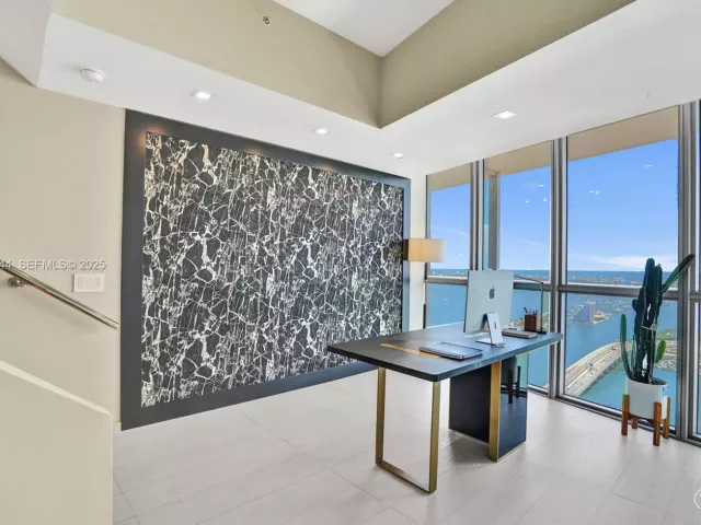 3-bedroom condo for rent in Miami - 1100 Biscayne Blvd 6303 - MondialRealty