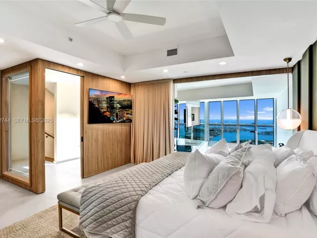 3-bedroom condo for rent in Miami - 1100 Biscayne Blvd 6303 - MondialRealty