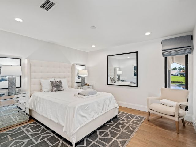 Home for sale at 910 Greensward Lane - photo 6537980