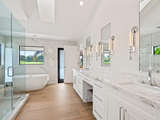 Home for sale at 910 Greensward Lane - photo 6537982