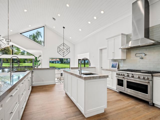 Home for sale at 910 Greensward Lane - photo 6537986