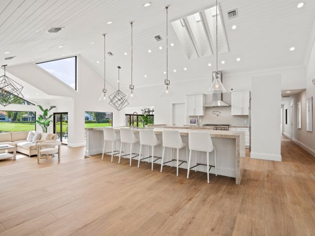 Home for sale at 910 Greensward Lane - photo 6537988