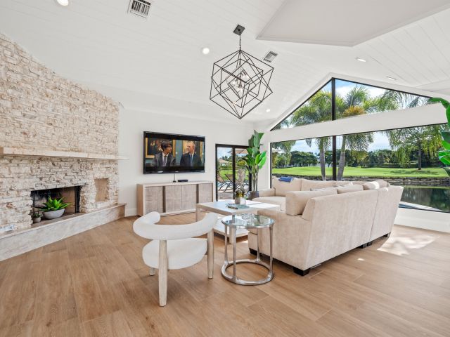 Home for sale at 910 Greensward Lane - photo 6537991