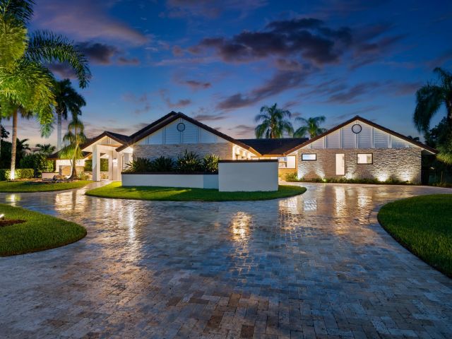 Home for sale at 910 Greensward Lane - photo 6537995