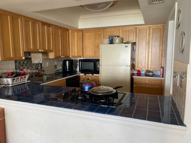 1-bedroom condo for rent in Hallandale Beach - 2030 S Ocean Dr 617 - MondialRealty