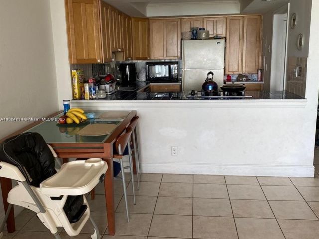 1-bedroom condo for rent in Hallandale Beach - 2030 S Ocean Dr 617 - MondialRealty