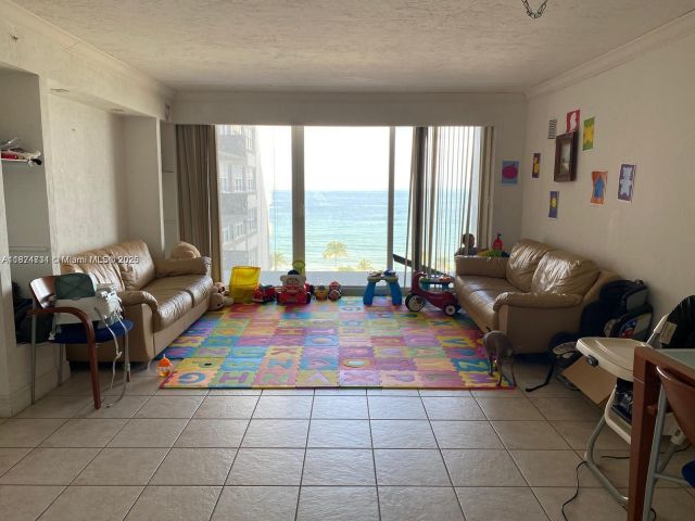 1-bedroom condo for rent in Hallandale Beach - 2030 S Ocean Dr 617 - MondialRealty