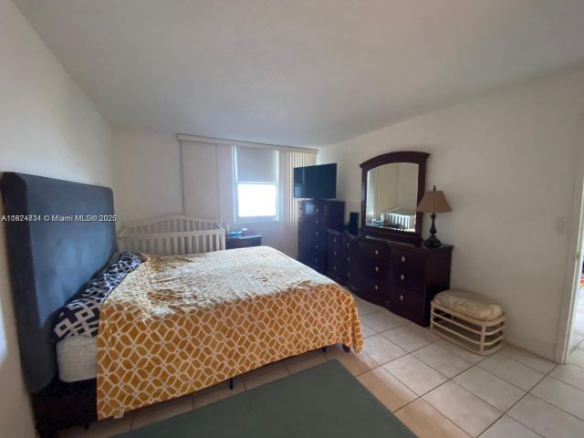 1-bedroom condo for rent in Hallandale Beach - 2030 S Ocean Dr 617 - MondialRealty