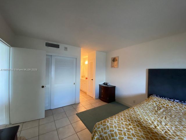 1-bedroom condo for rent in Hallandale Beach - 2030 S Ocean Dr 617 - MondialRealty