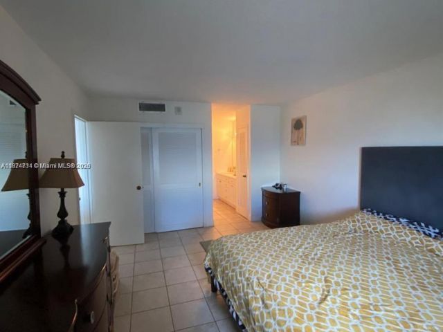 1-bedroom condo for rent in Hallandale Beach - 2030 S Ocean Dr 617 - MondialRealty