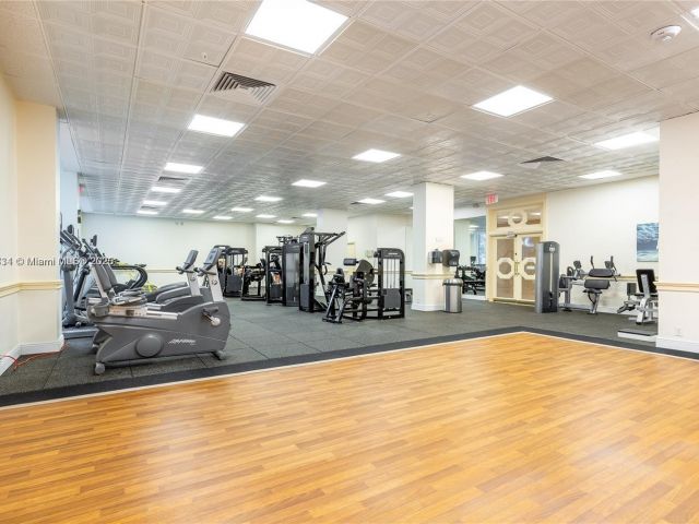 1-bedroom condo for rent in Hallandale Beach - 2030 S Ocean Dr 617 - MondialRealty