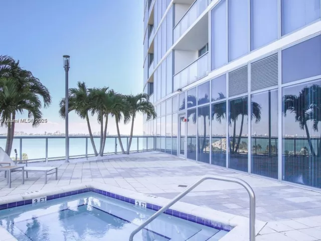 2-bedroom condo for sale in Miami - 601 NE 36th St 806 - MondialRealty
