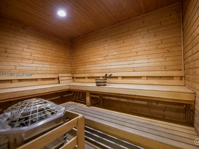 2-bedroom condo for sale in Miami - 601 NE 36th St 806 - MondialRealty