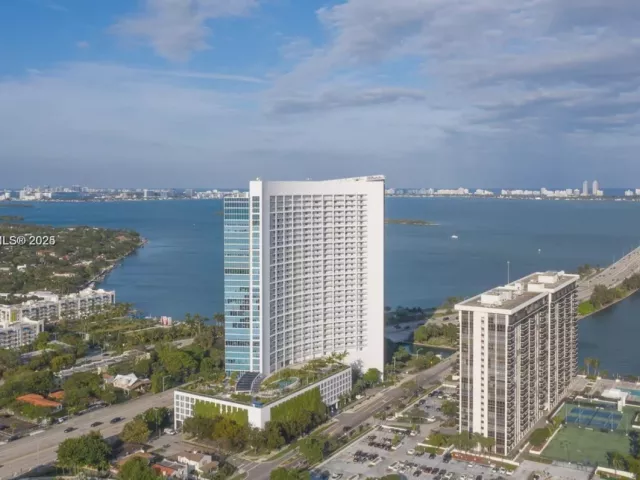 2-bedroom condo for sale in Miami - 601 NE 36th St 806 - MondialRealty