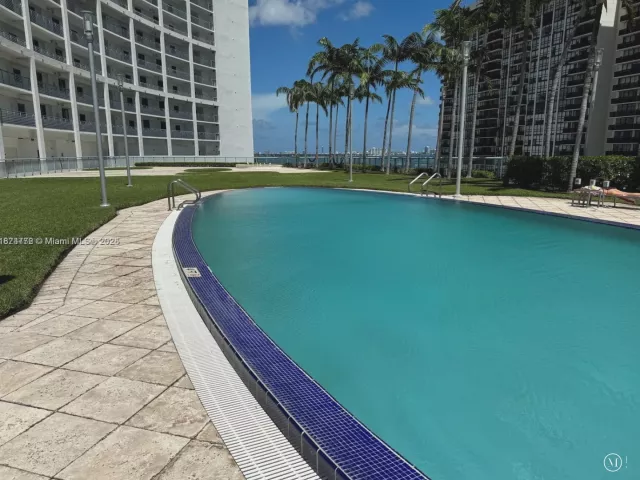 2-bedroom condo for sale in Miami - 601 NE 36th St 806 - MondialRealty