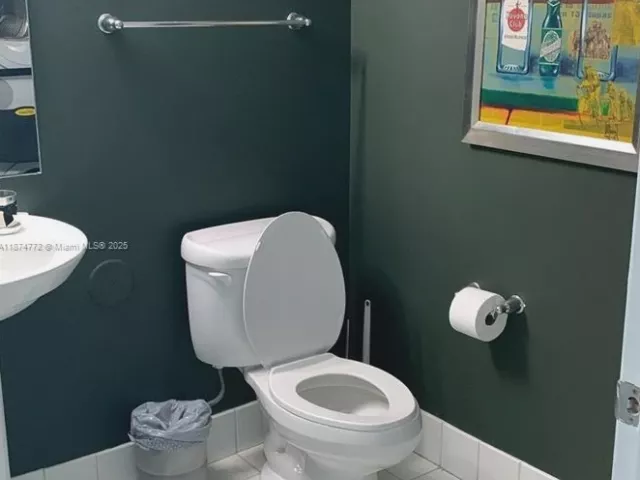 2-bedroom condo for sale in Miami - 601 NE 36th St 806 - MondialRealty