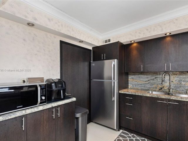 Apartment for sale  Unit #1517 - photo 7443300