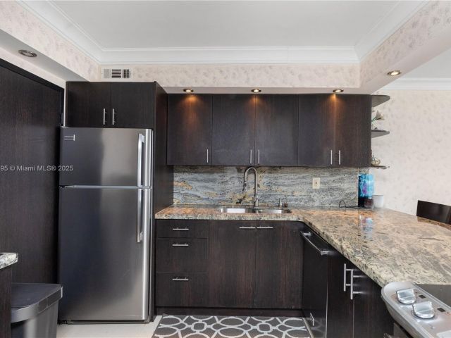 Apartment for sale  Unit #1517 - photo 7443301