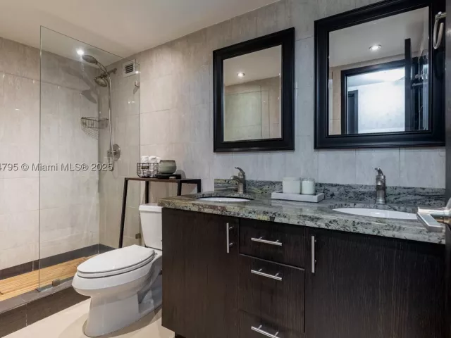 1-bedroom condo for sale in Hallandale Beach - 3180 S Ocean Dr 1517 - MondialRealty