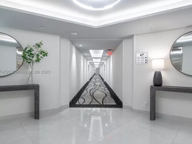 1-bedroom condo for sale in Hallandale Beach - 3180 S Ocean Dr 1517 - MondialRealty