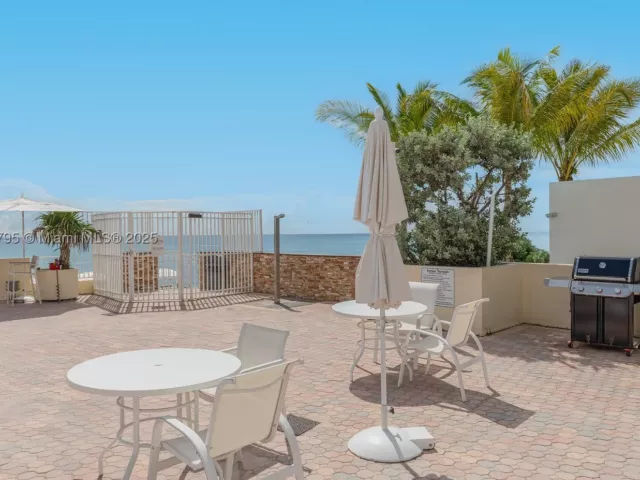 1-bedroom condo for sale in Hallandale Beach - 3180 S Ocean Dr 1517 - MondialRealty