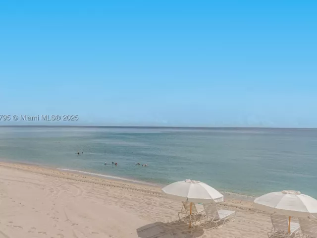 1-bedroom condo for sale in Hallandale Beach - 3180 S Ocean Dr 1517 - MondialRealty