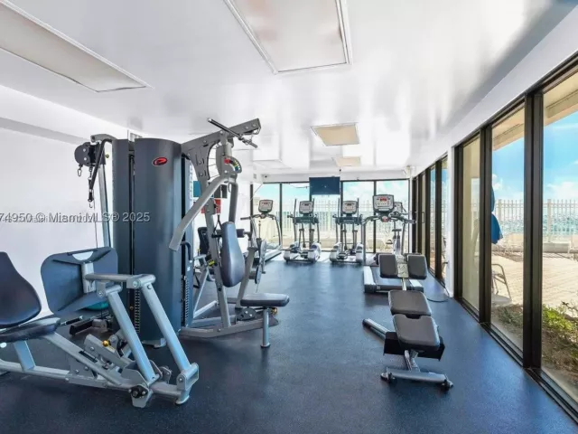 2-bedroom condo for rent in Hollywood - 3505 S Ocean Dr 312 - MondialRealty