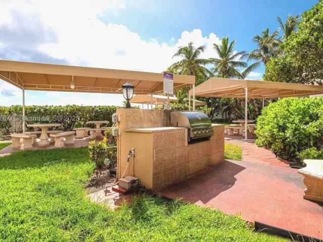 2-bedroom condo for rent in Hollywood - 3505 S Ocean Dr 312 - MondialRealty