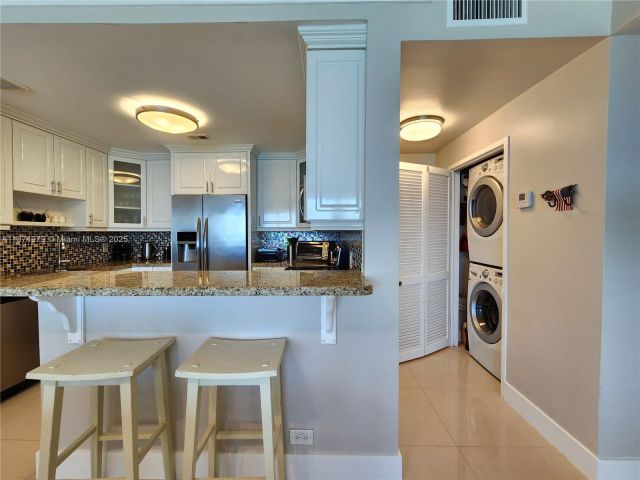 Apartment for rent  Unit #1220 - photo 6517008