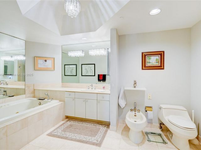 2-bedroom condo for sale in Aventura - 2000 Island Blvd 408 - MondialRealty