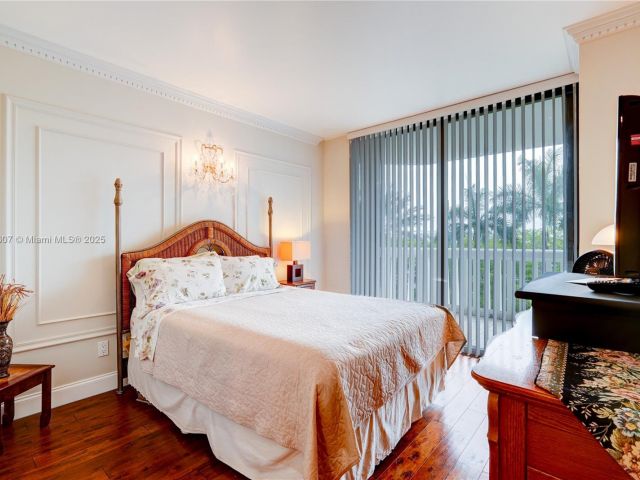 2-bedroom condo for sale in Aventura - 2000 Island Blvd 408 - MondialRealty