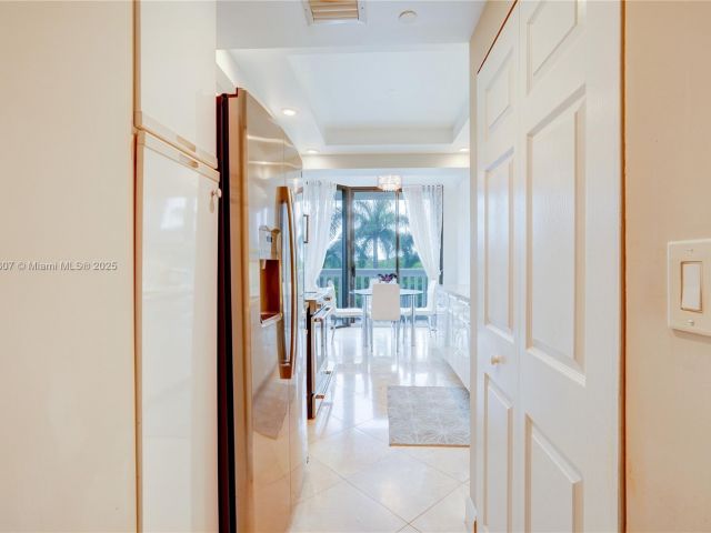 2-bedroom condo for sale in Aventura - 2000 Island Blvd 408 - MondialRealty
