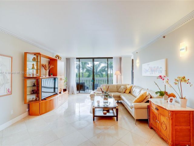 2-bedroom condo for sale in Aventura - 2000 Island Blvd 408 - MondialRealty